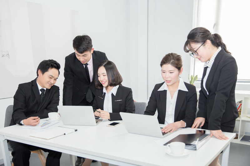 燦源裝飾設(shè)計(jì)團(tuán)隊(duì)簡(jiǎn)介 為客戶(hù)打造適合的辦公空間