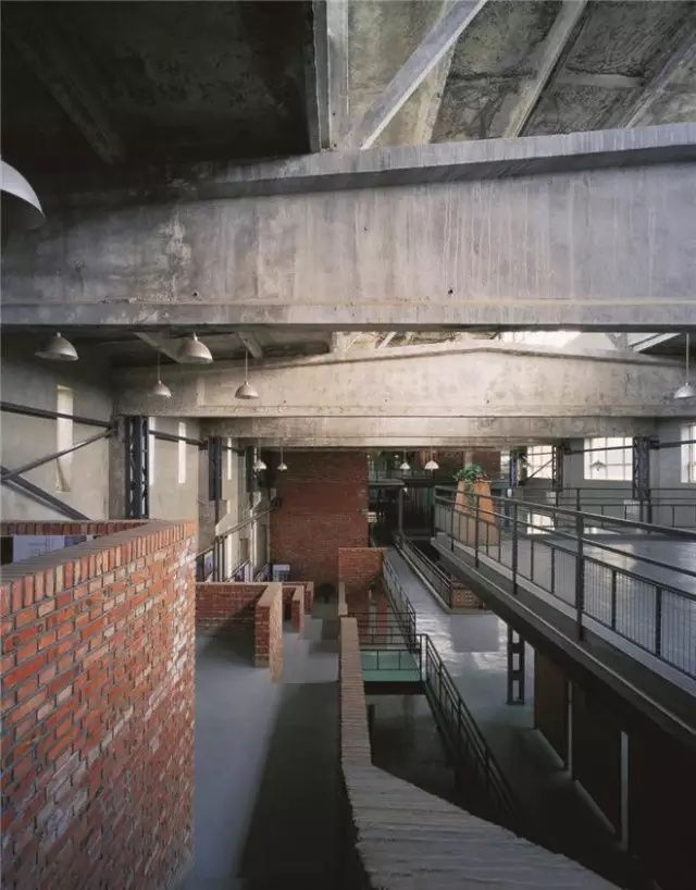 如何讓小型廠房裝修空間顯示的更大？